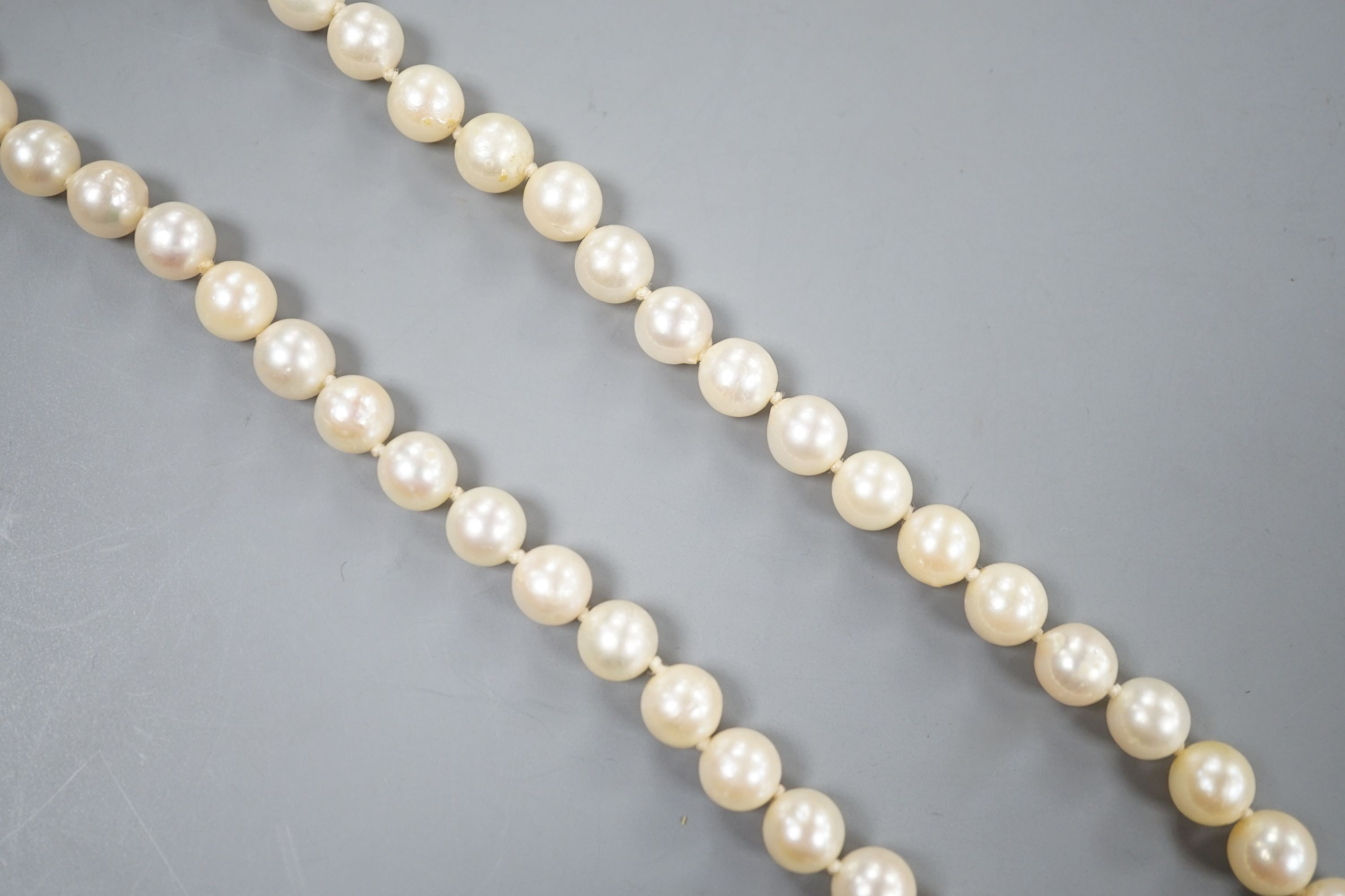 A single strand cultured pearl necklace, with 9ct and cultured pearl cluster set clasp, 43cm.